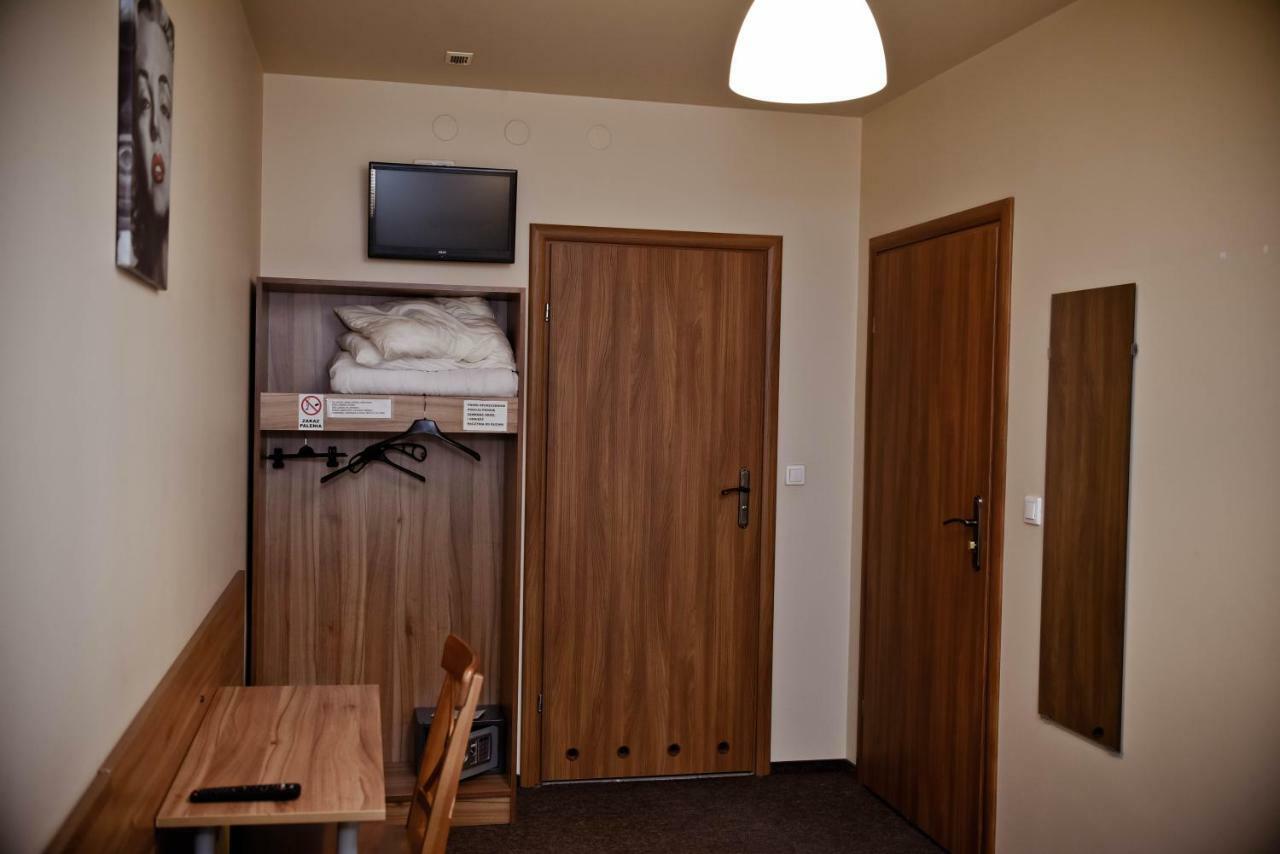 Kolumny 217- Tanie Noclegi Pracownicze, Parking Bezplatny Lódź Exterior foto
